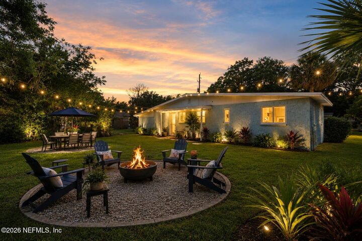 Property Photo: 8988 Castle Boulevard FL 32208