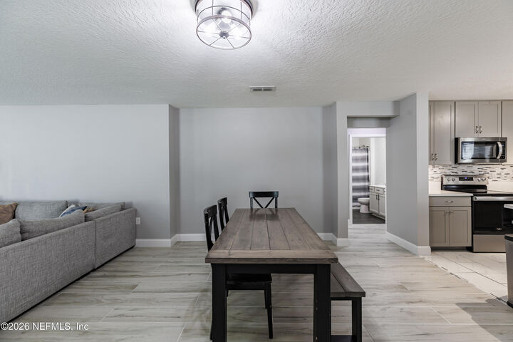 Property Photo: 7705 Peace Lane FL 32210