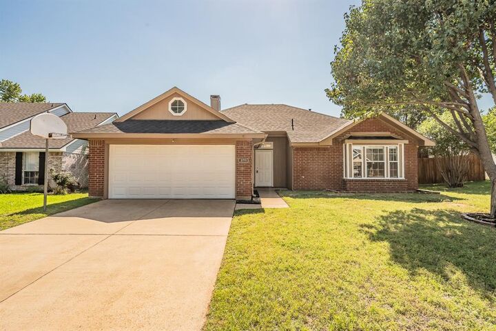 Property Photo:  2711 Canterbury Street  TX 76039 
