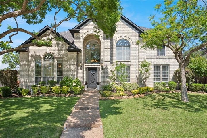 Property Photo:  270 Chestnut Court  TX 75019 