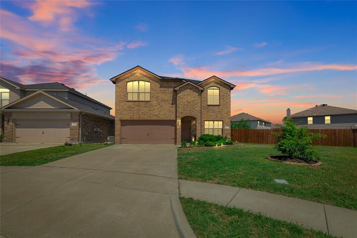 Property Photo: 213 Jockey Court TX 76259