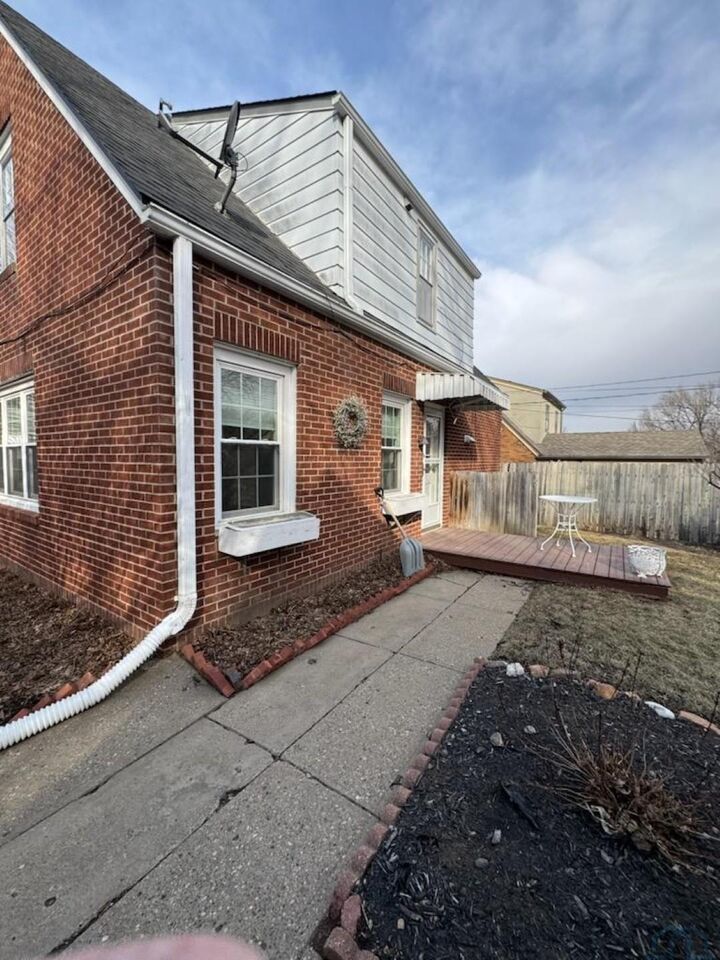 Property Photo:  2926 Douglas  IA 51104 