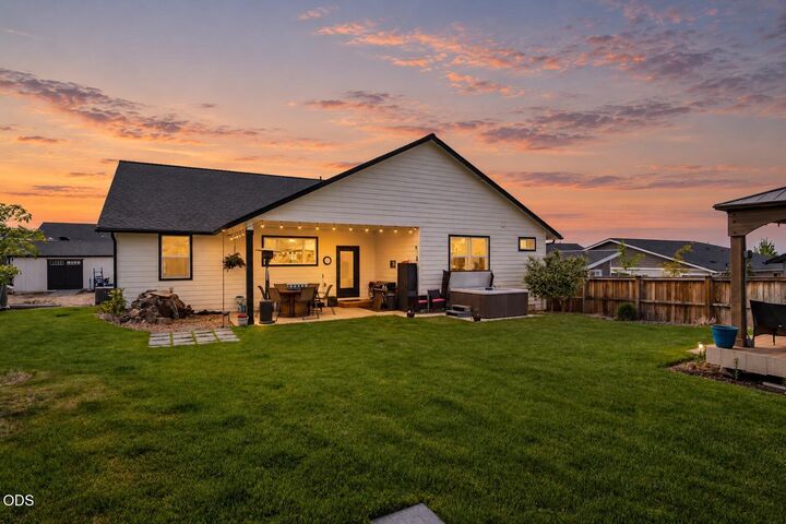 Property Photo:  4232 SW Umatilla Avenue  OR 97756 