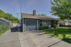 Property Photo:  876 W Stewart Avenue  OR 97501 