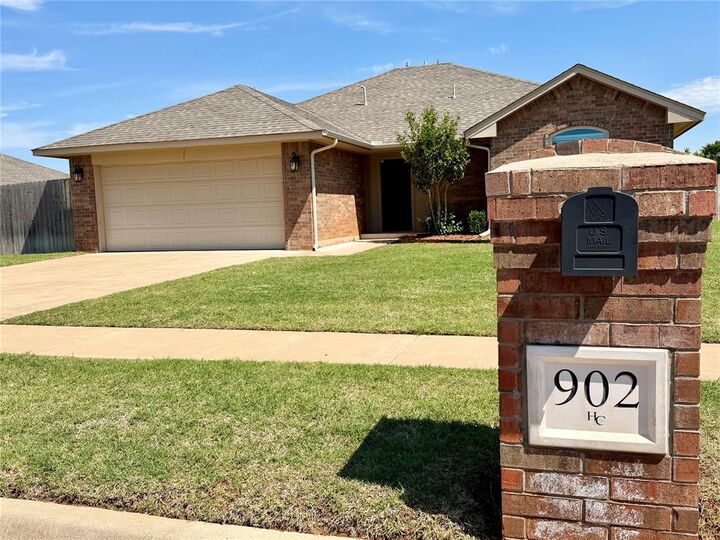 Property Photo: 902 Brookhollow Drive OK 73018