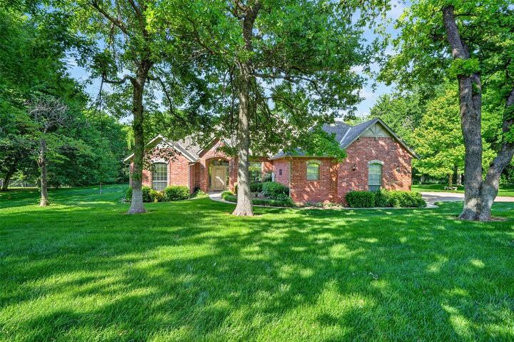 Property Photo:  7400 Oakwood Creek Road  OK 73034 