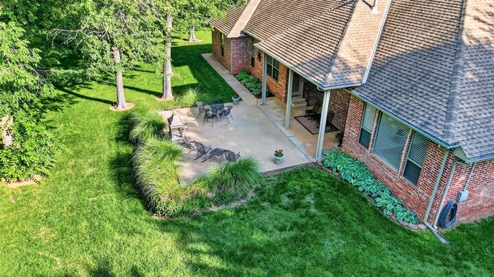 Property Photo: 7400 Oakwood Creek Road OK 73034
