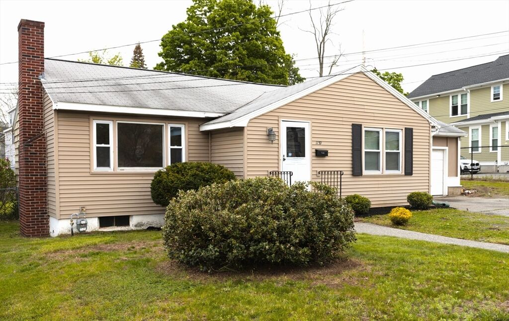 Property Photo:  1159 Middlesex St  MA 01851 