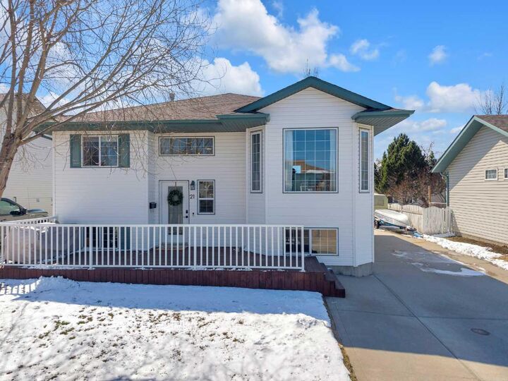 Property Photo:  21 Silver Drive  AB T0M 0J0 