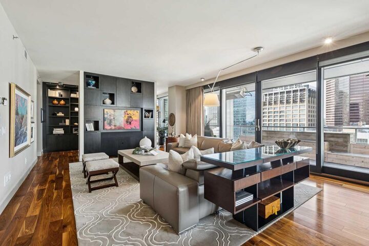 Property Photo: 108 9 Avenue SW 1601 AB T2P 0S9