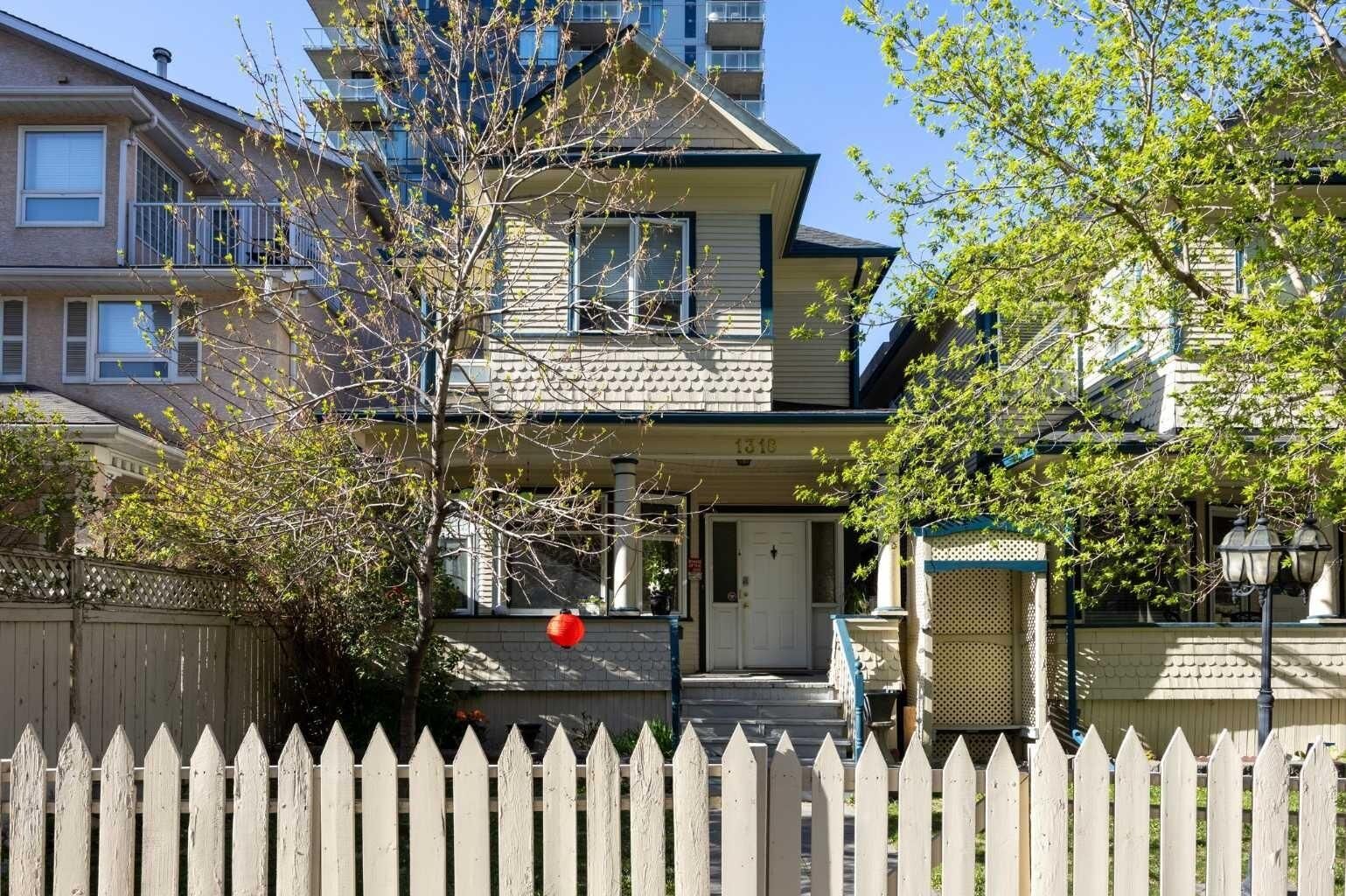 Property Photo: 1316 15 Avenue SW AB T3C 0X7