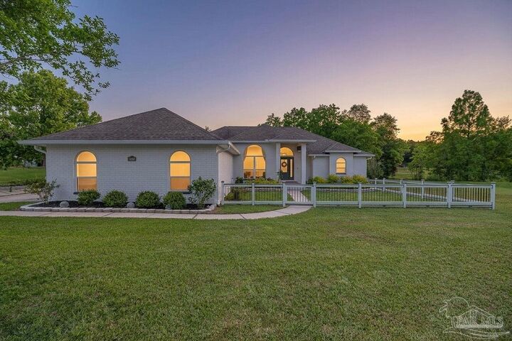 Property Photo: 435 Meander Ln FL 32533
