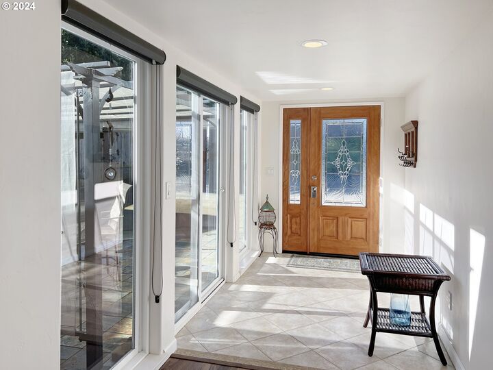 Property Photo:  318 Del Norte Ln  OR 97415 