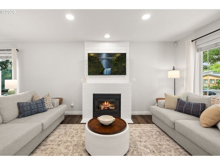 Property Photo:  1410 NE Dekum St  OR 97211 
