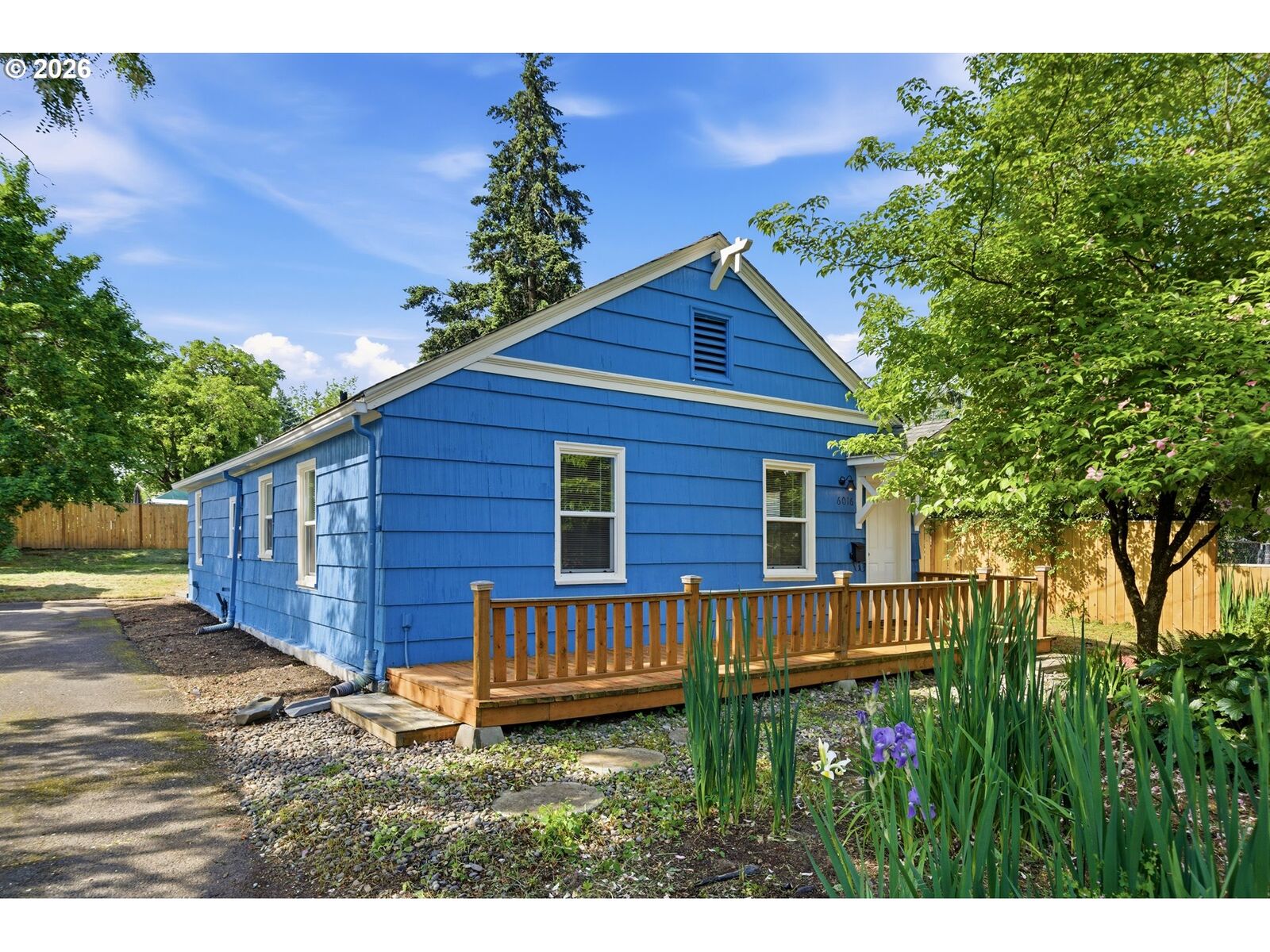 Property Photo: 6016 NE Alberta St OR 97218