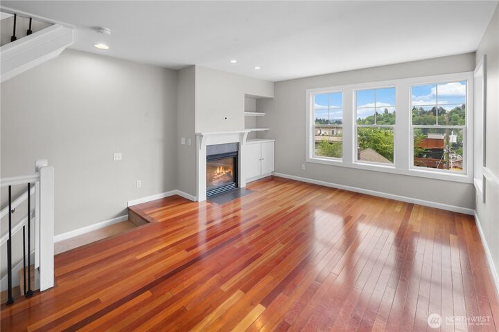Property Photo:  129 A  26th Avenue E  WA 98112 