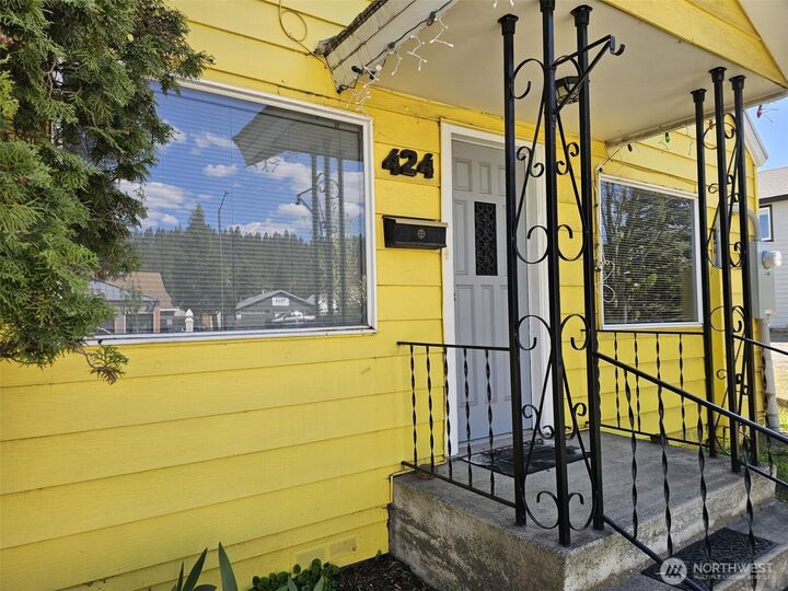Property Photo:  424 E 1st Street  WA 98922 