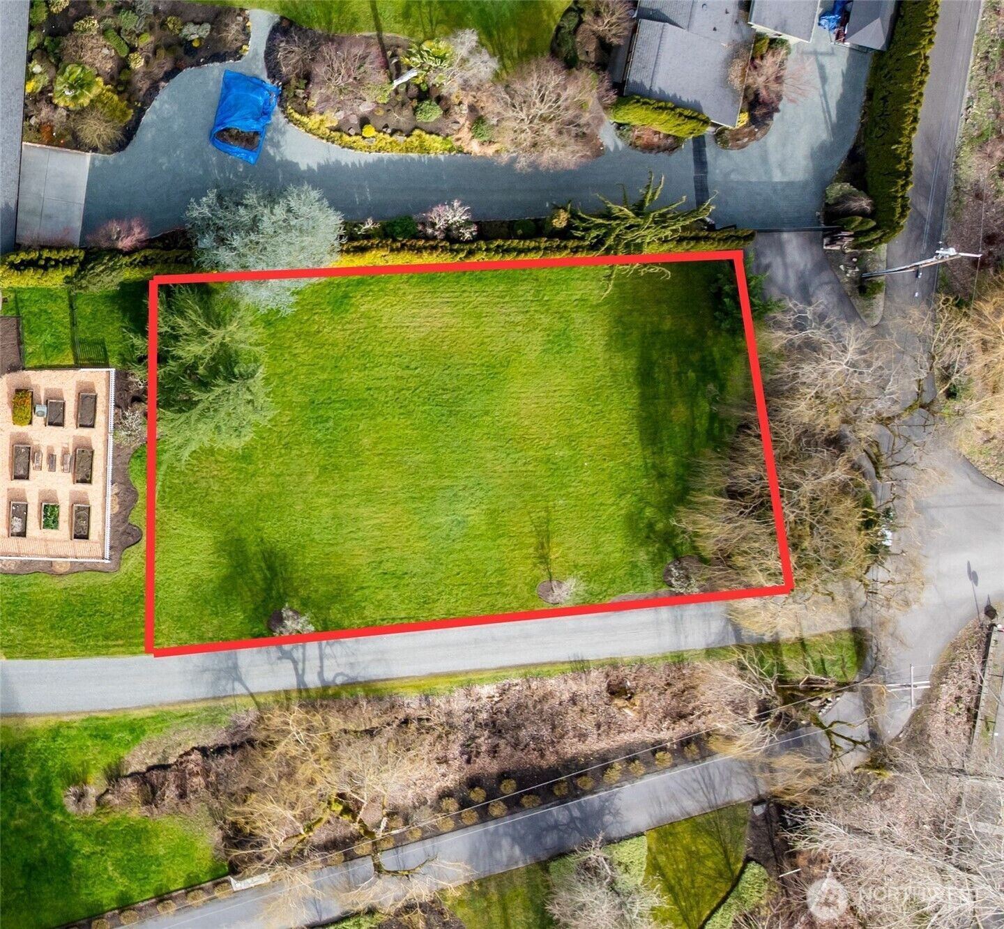 Property Photo:  6 Xx E Lake Sammamish Parkway SE  WA 98074 