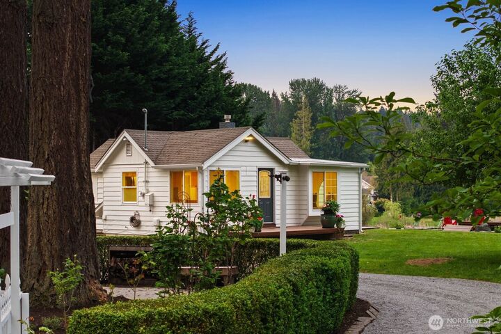 Property Photo: 17800 185th Avenue NE WA 98072