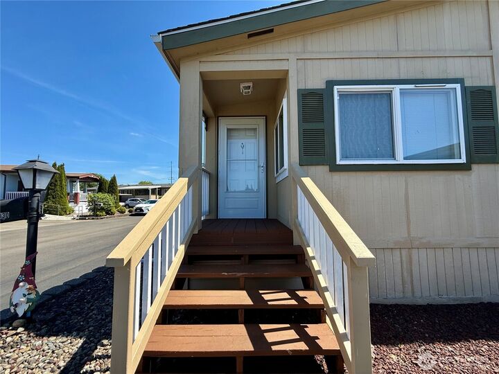 Property Photo:  330  Carefree Circle  WA 98520 