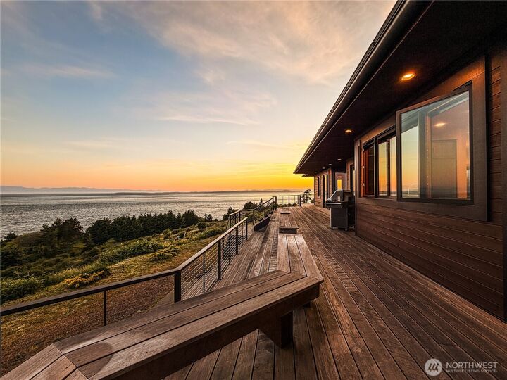 Property Photo:  115  Clipper Way  WA 98250 