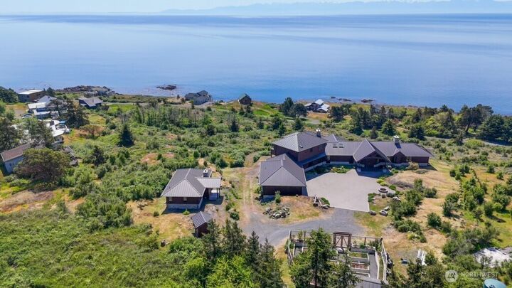 Property Photo:  115  Clipper Way  WA 98250 