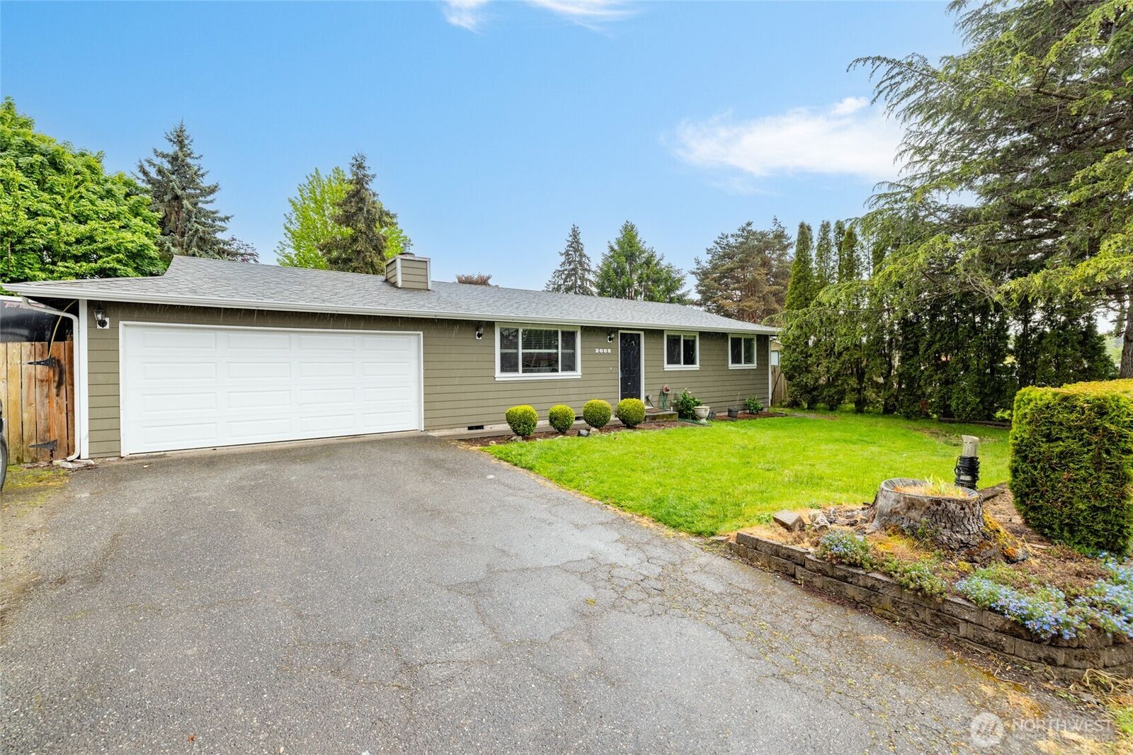 Property Photo:  2008  Pacific Place  WA 98273 