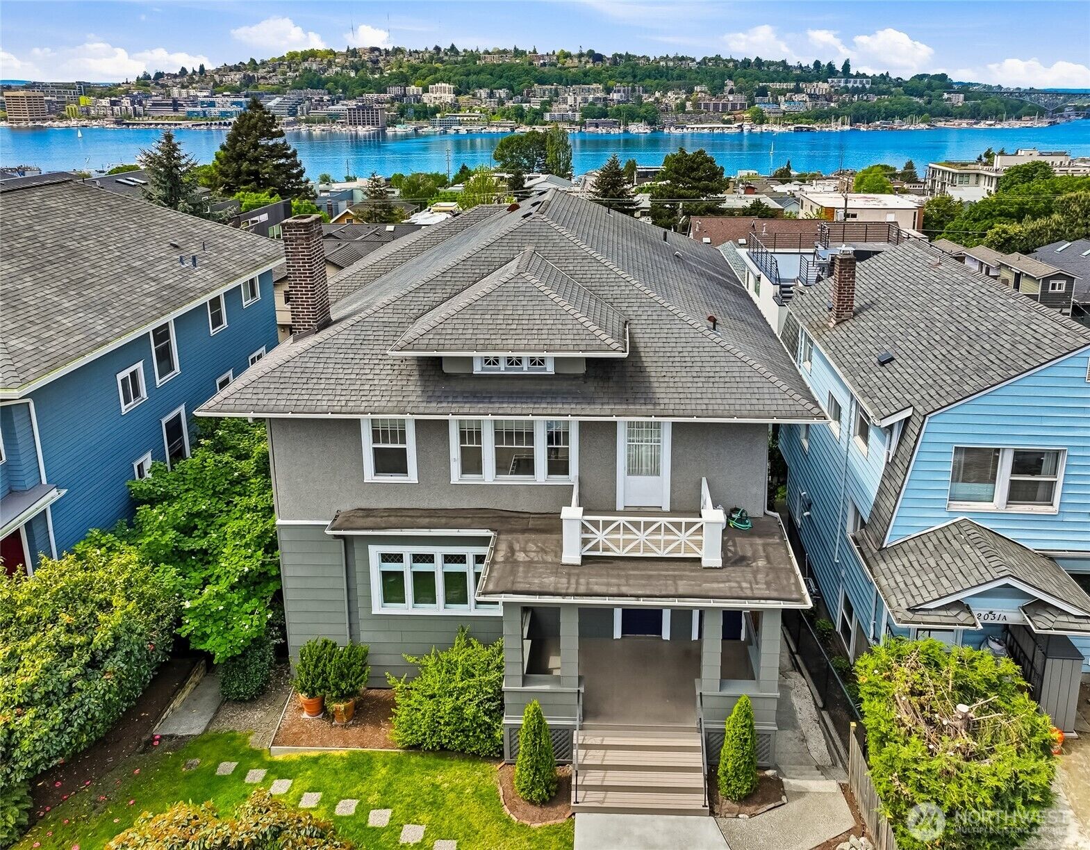 Property Photo:  2025  Boylston Avenue E  WA 98102 