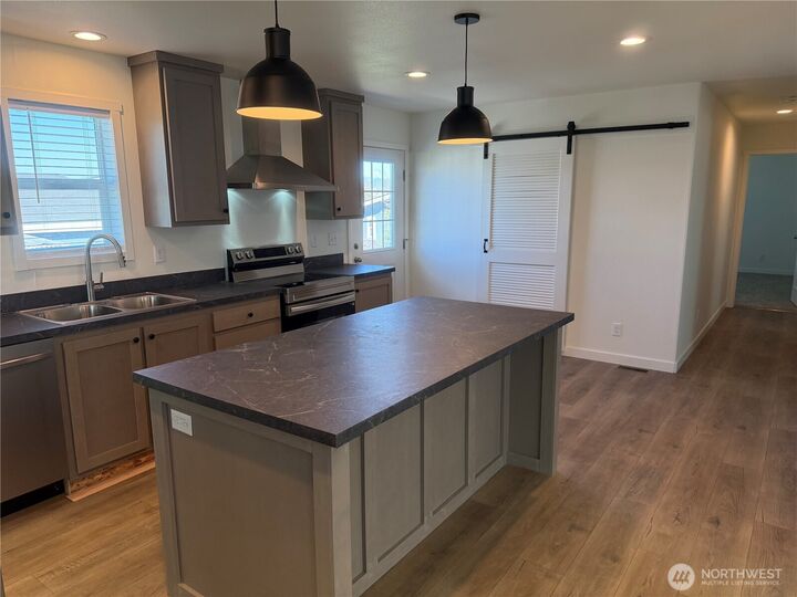 Property Photo:  402  Maple Avenue 52  WA 98944 