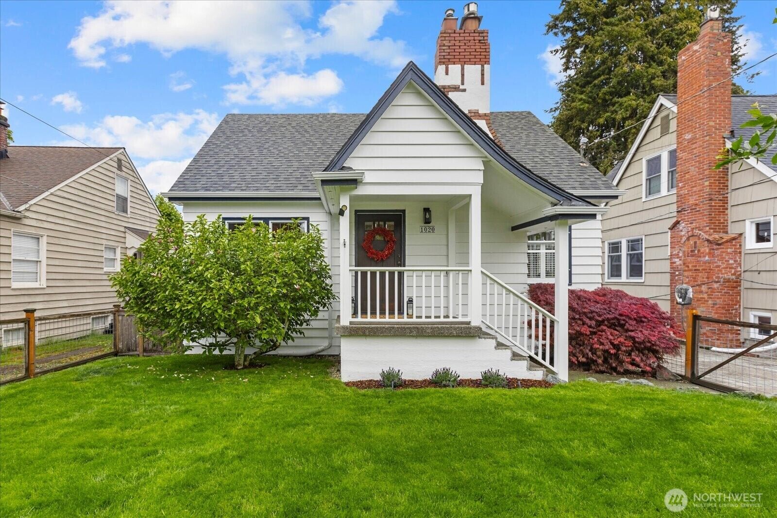 Property Photo: 1020 NE 100th Street 1 WA 98125