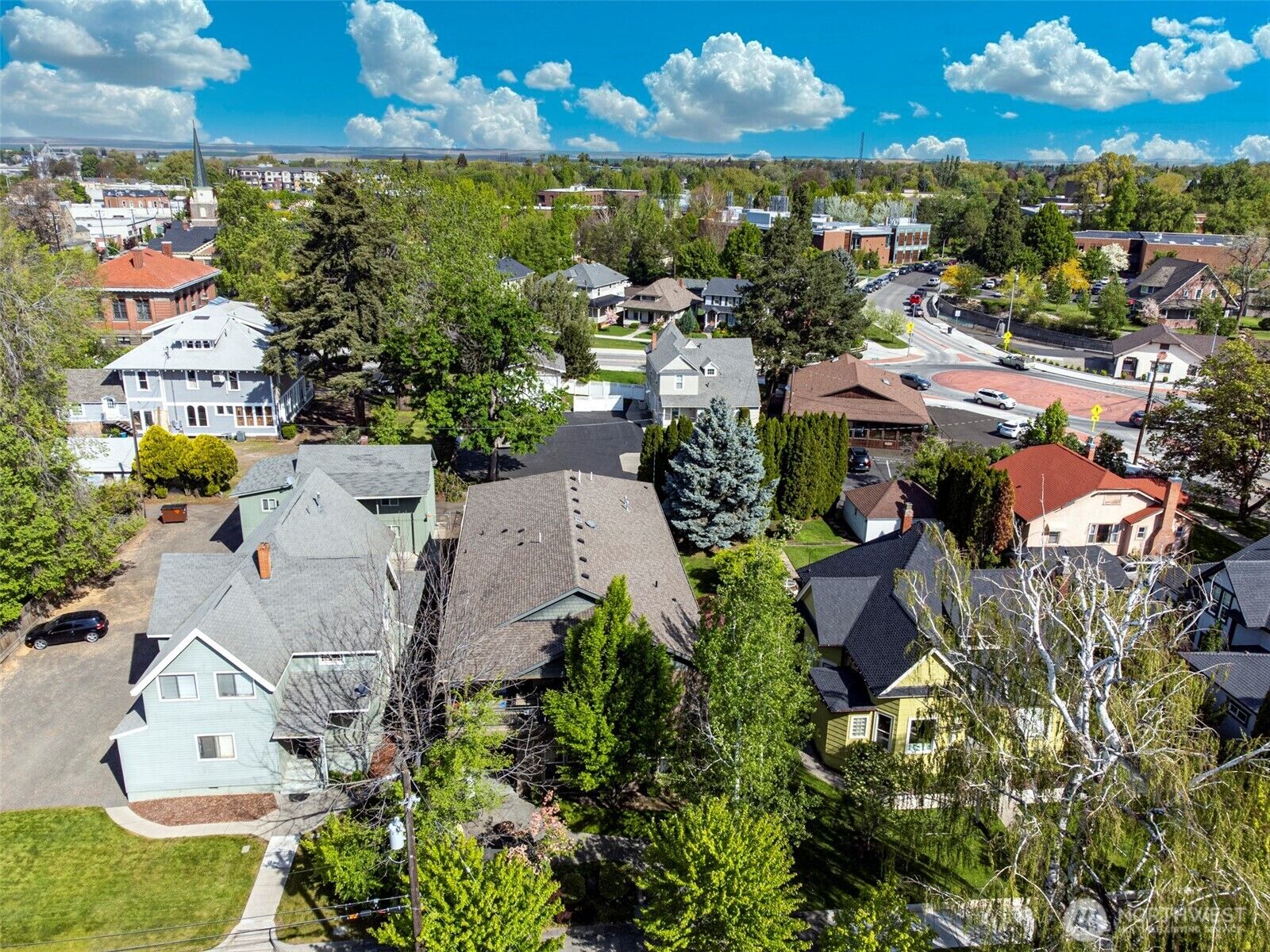 Property Photo:  327 E Birch Street  WA 99362 