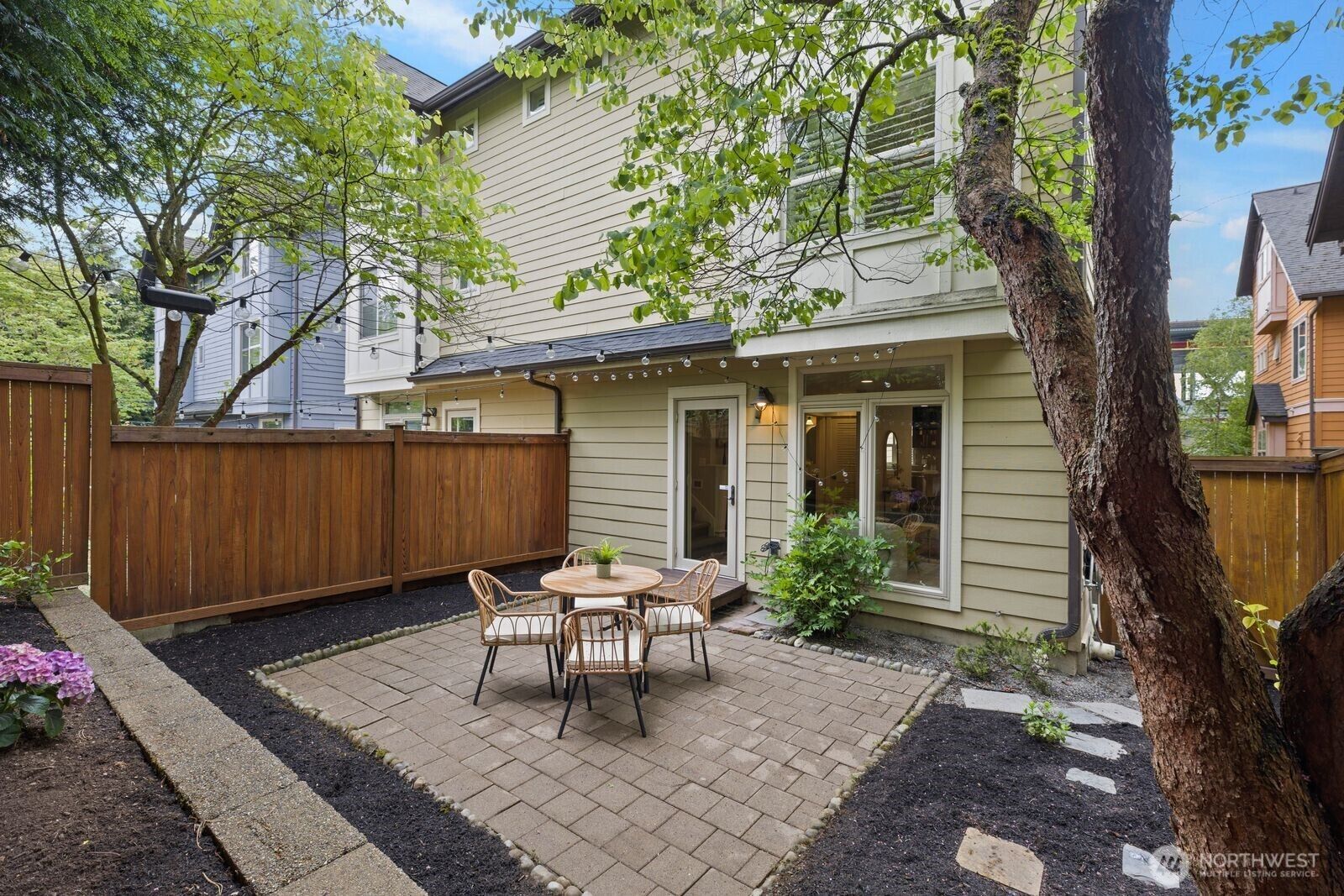 Property Photo: 3122 Franklin Avenue E B WA 98102