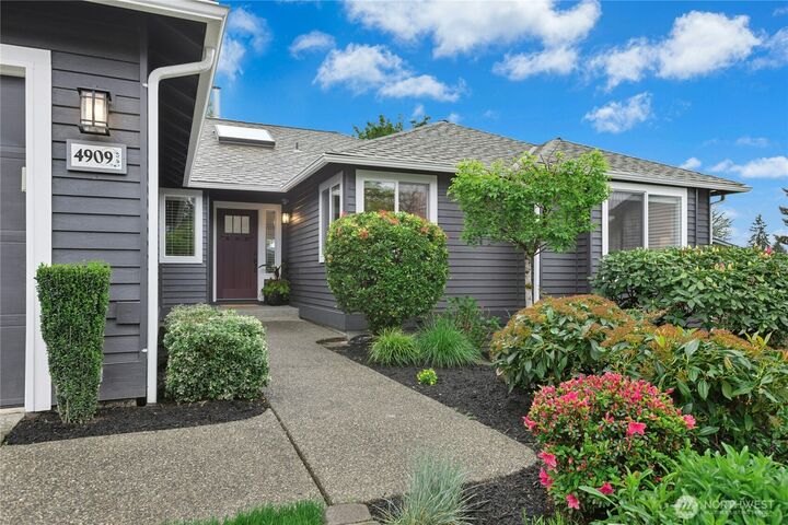 Property Photo:  4909 NE 21st Street  WA 98059 