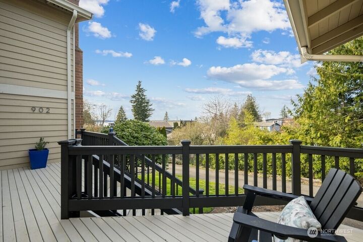 Property Photo:  902  7th Avenue S  WA 98020 