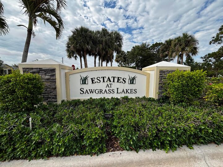 Property Photo: 375 SW Vista Lake Drive FL 34953