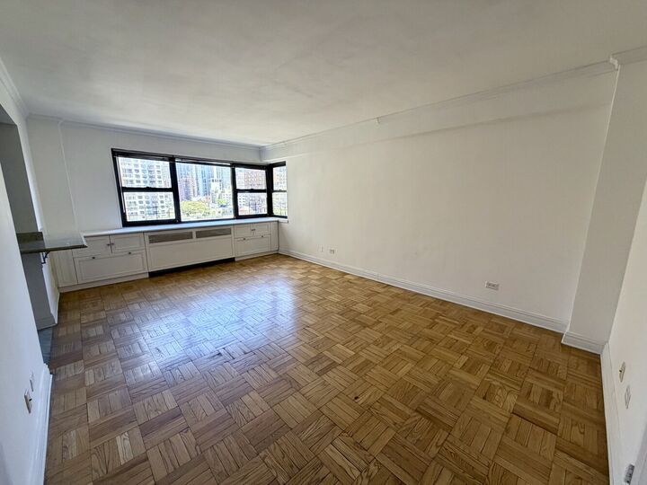 Property Photo:  305 E 72nd Street 10A  NY 10021 
