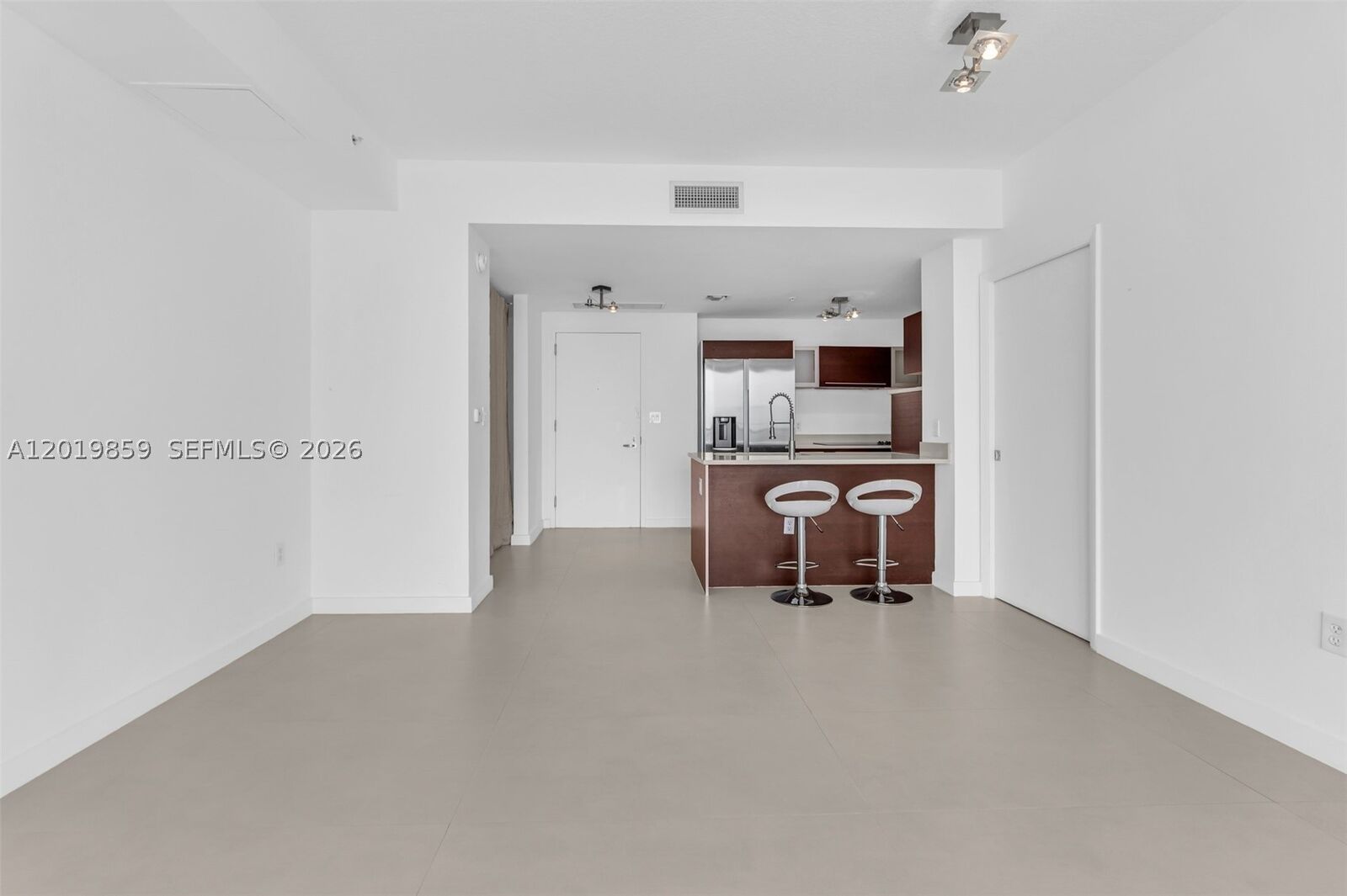 Property Photo:  1900 N Bayshore Dr 3216  FL 33132 