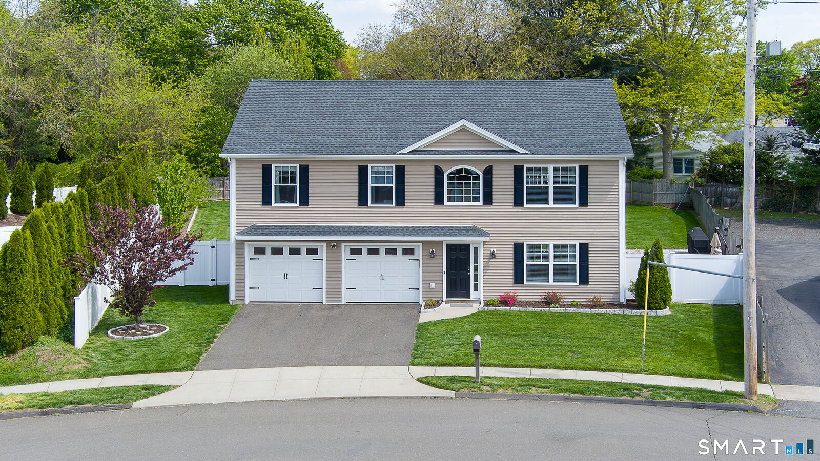 Property Photo:  20 Twin Oaks Terrace  CT 06460 