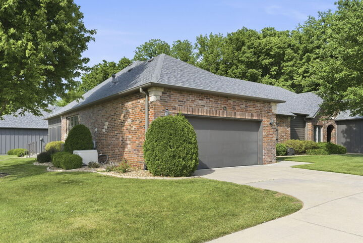 Property Photo: 1750 W Bennett Street MO 65807