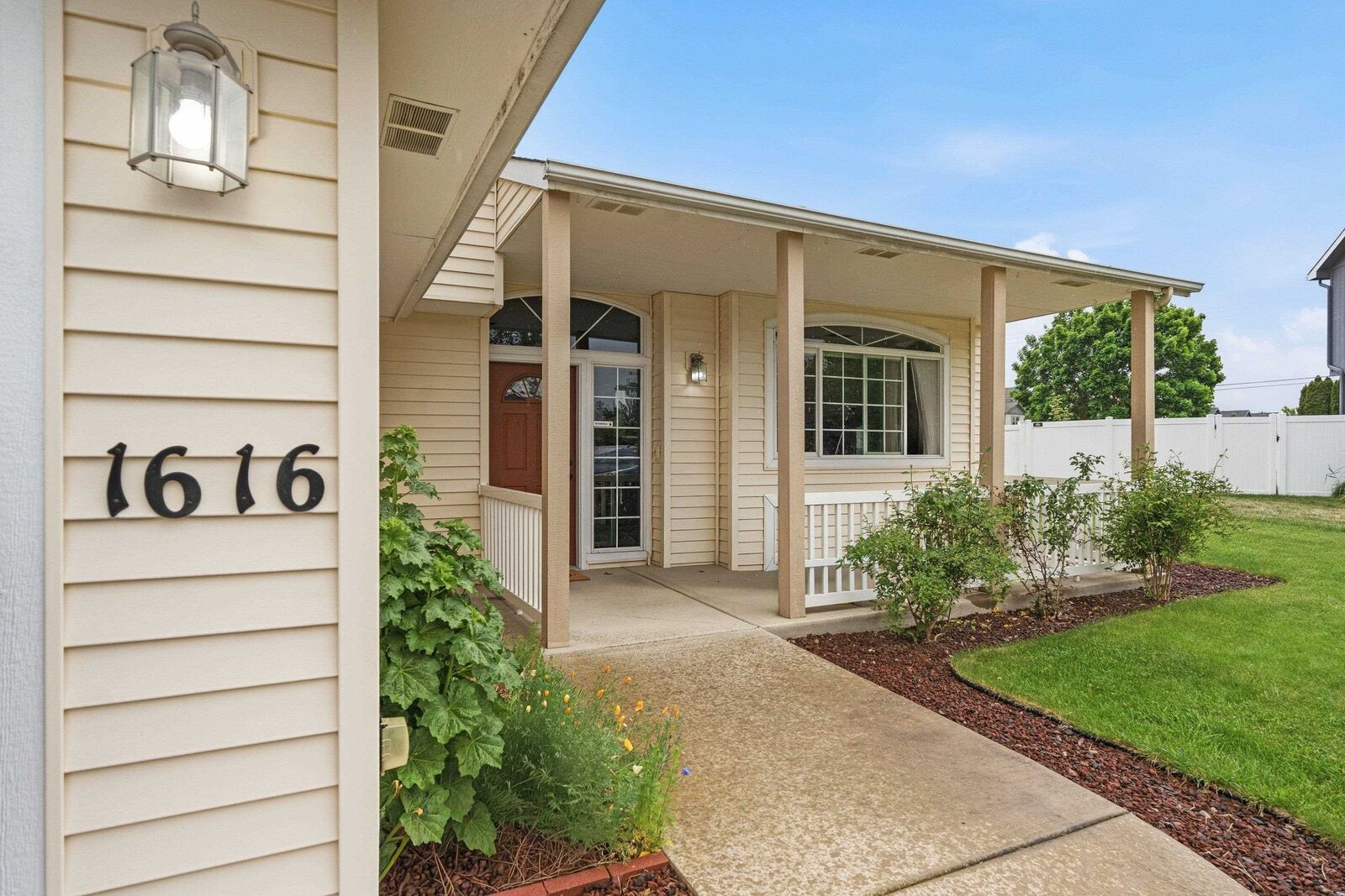 Property Photo:  1616 N Rio Grande Ln  WA 99016 