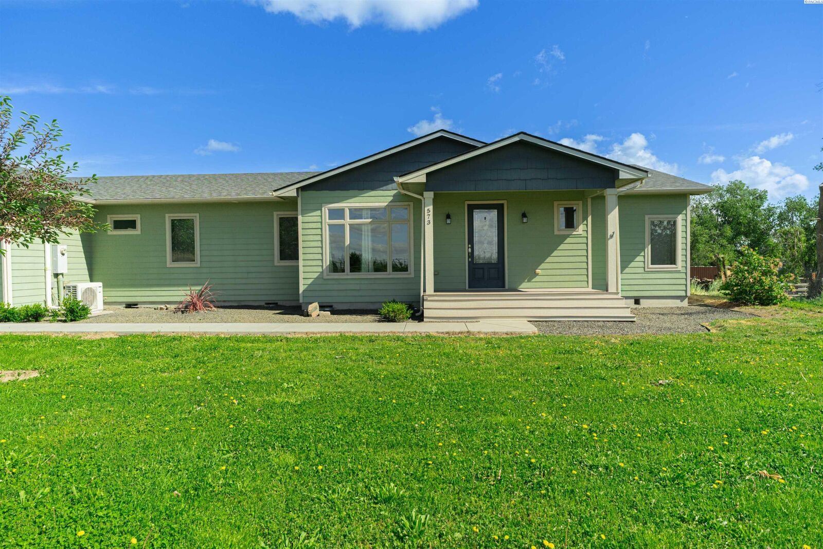 Property Photo:  573 E Sunset Dr  WA 99323 