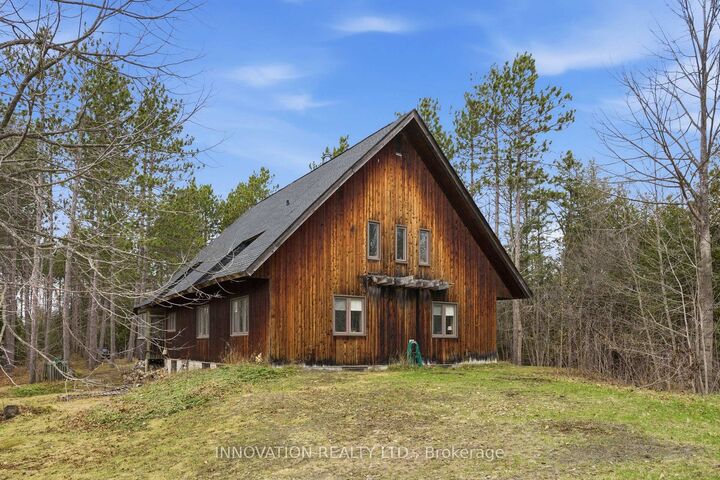 Property Photo: 6922 Flewellyn Road ON K2S 1A9