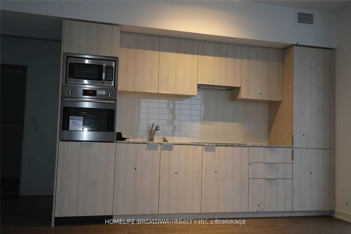 Property Photo:  11 Wellesley Street W 5708  ON M4Y 0G4 