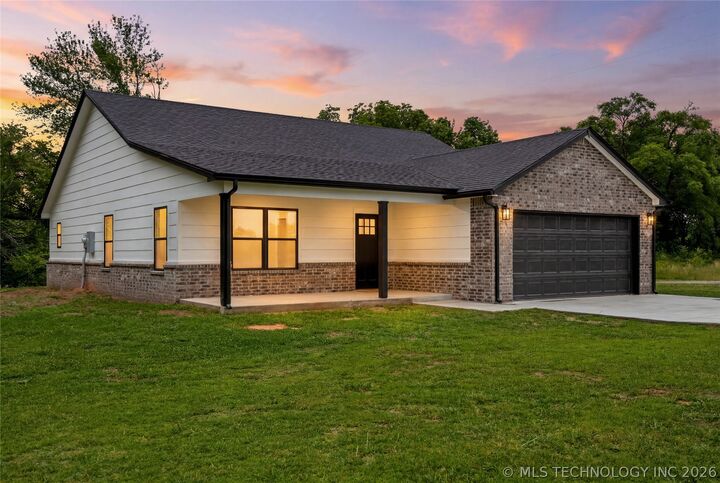 Property Photo:  1003 5th Avenue  OK 74469 