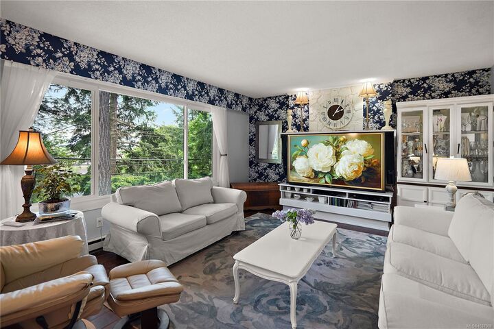 Property Photo:  6864 East Saanich Rd  BC V8Z 5Y9 