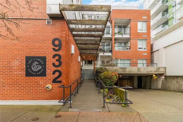 932 Johnson St #301 — photo 1