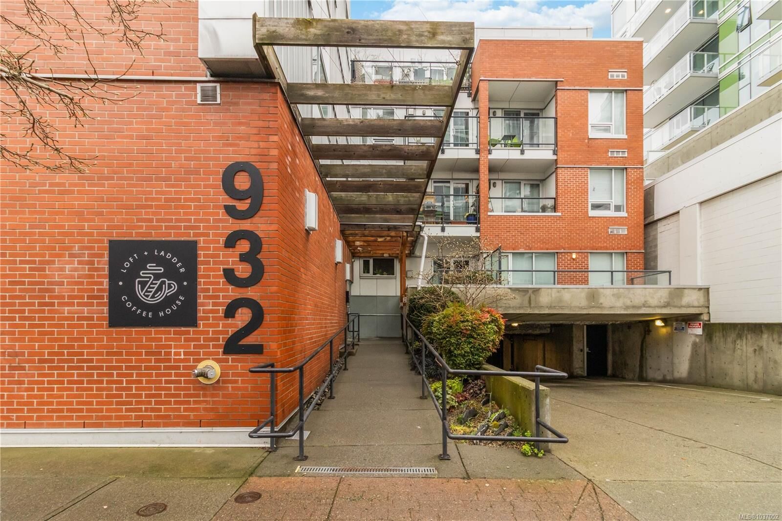 Property Photo:  932 Johnson St 301  BC V8V 3N4 
