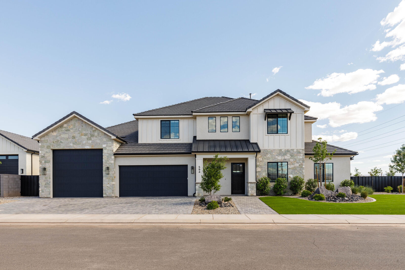 Property Photo: 594 E Pine St UT 84780