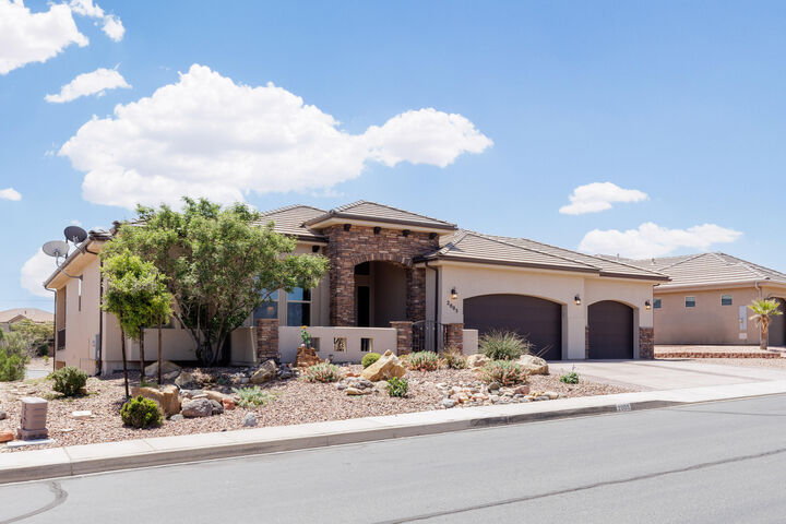 Property Photo:  2005 W 450 South Cir  UT 84770 