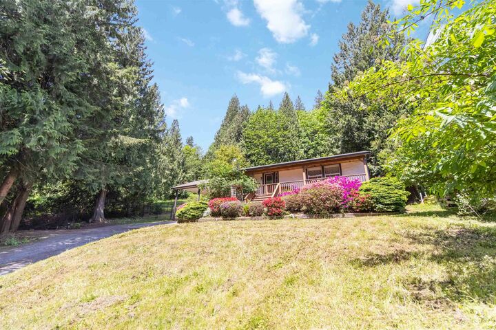 Property Photo: 31747 Viewcrest Avenue BC V4S 1E7